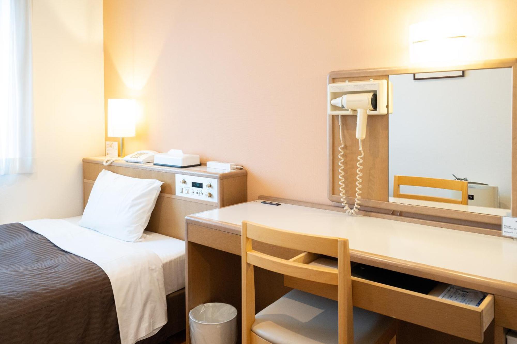札幌クラークホテル ホテル 3*
